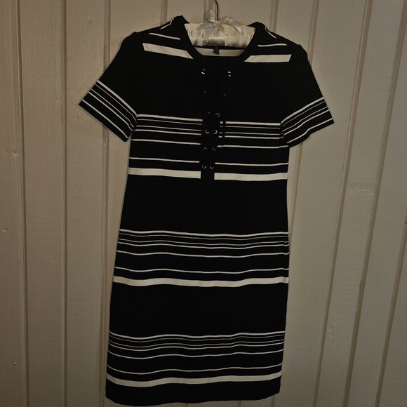 (NWOT) WHBM BLACK and WHITE STRIPED SHORT SLEEVED DRESS SIZE XXS - Picture 3 of 13